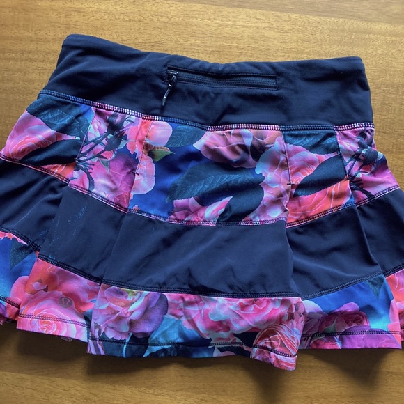Lululemon running skirt size 2 - Picture 2 of 7